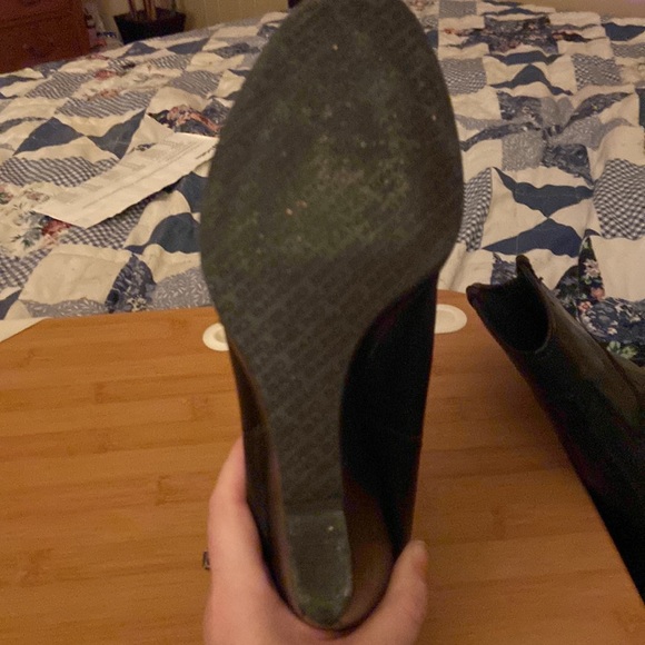 Bandolino size 6 black leather ankle boots with a wedge heel - Picture 3 of 4